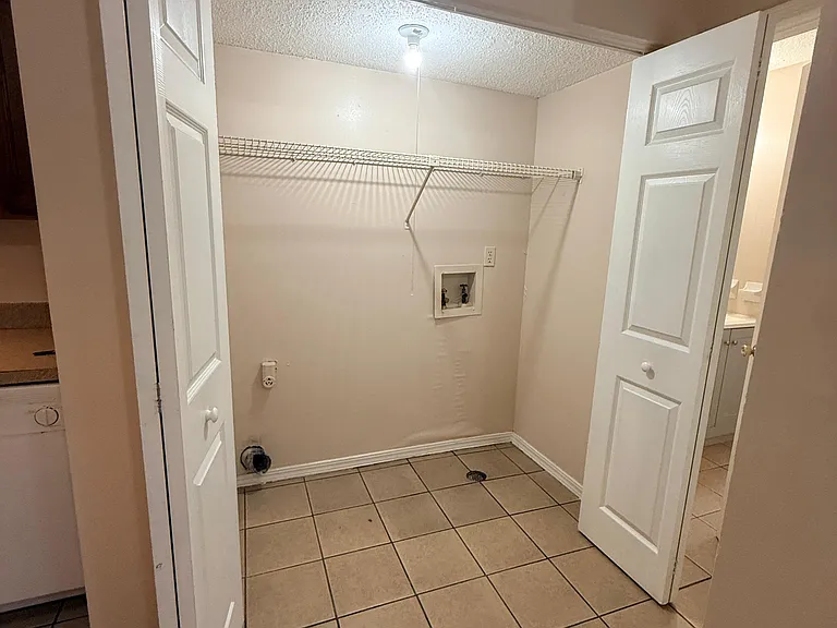 470 Crabapple Ct #D — Photo 9
