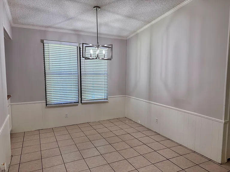 305 Cedar Ln — Photo 6