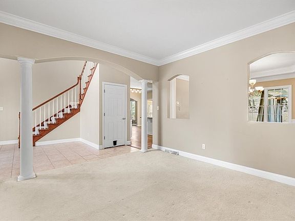 5th image of 156 Oakview Dr