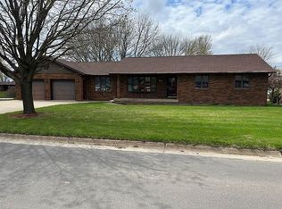 354 1st St S, Winthrop, IA 50682