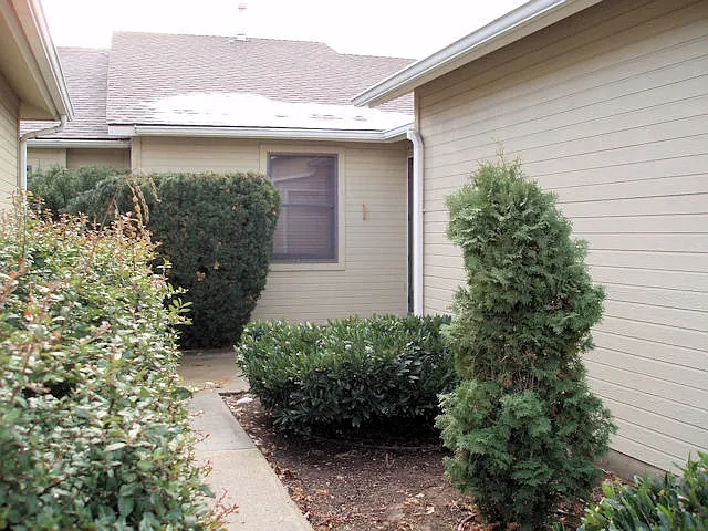 1403 E Symphony Ct — Photo 2