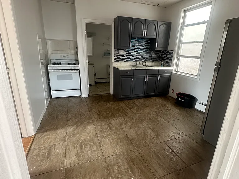 300 Kingsland Ave #2 — Photo 7