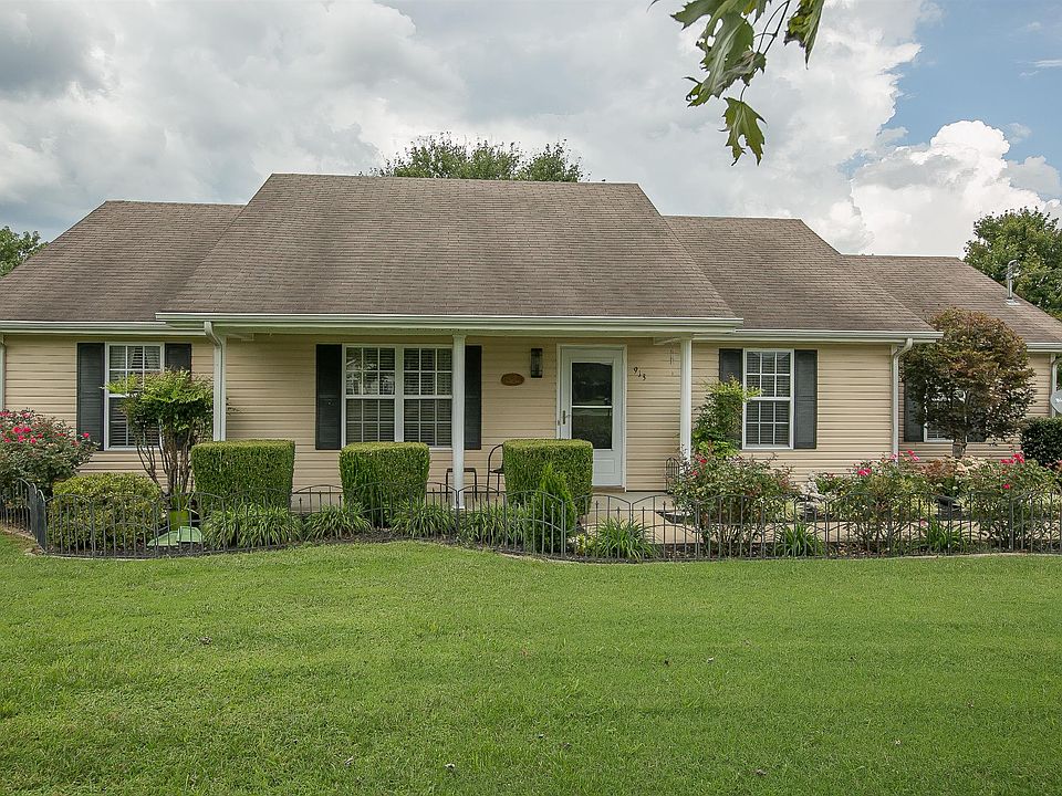 1st image of 913 Woodvalley Dr