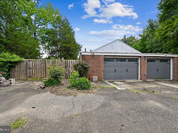3rd image of 8830 Bluffwood Ln