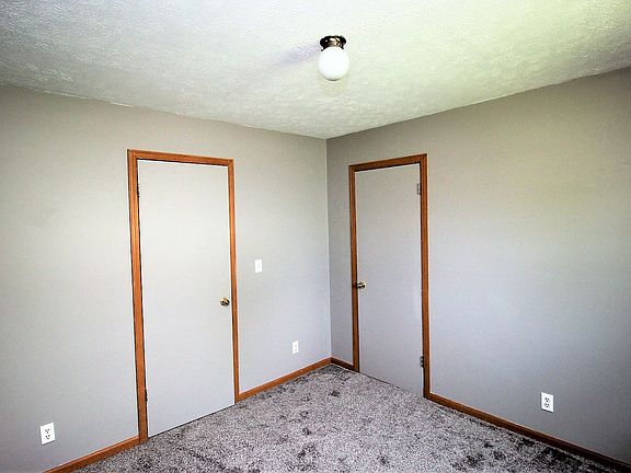 5th image of 402 E 1st St