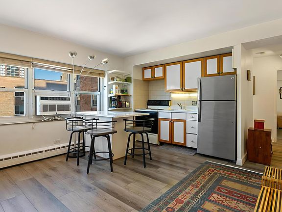 3rd image of 4960 N Marine Dr APT 415