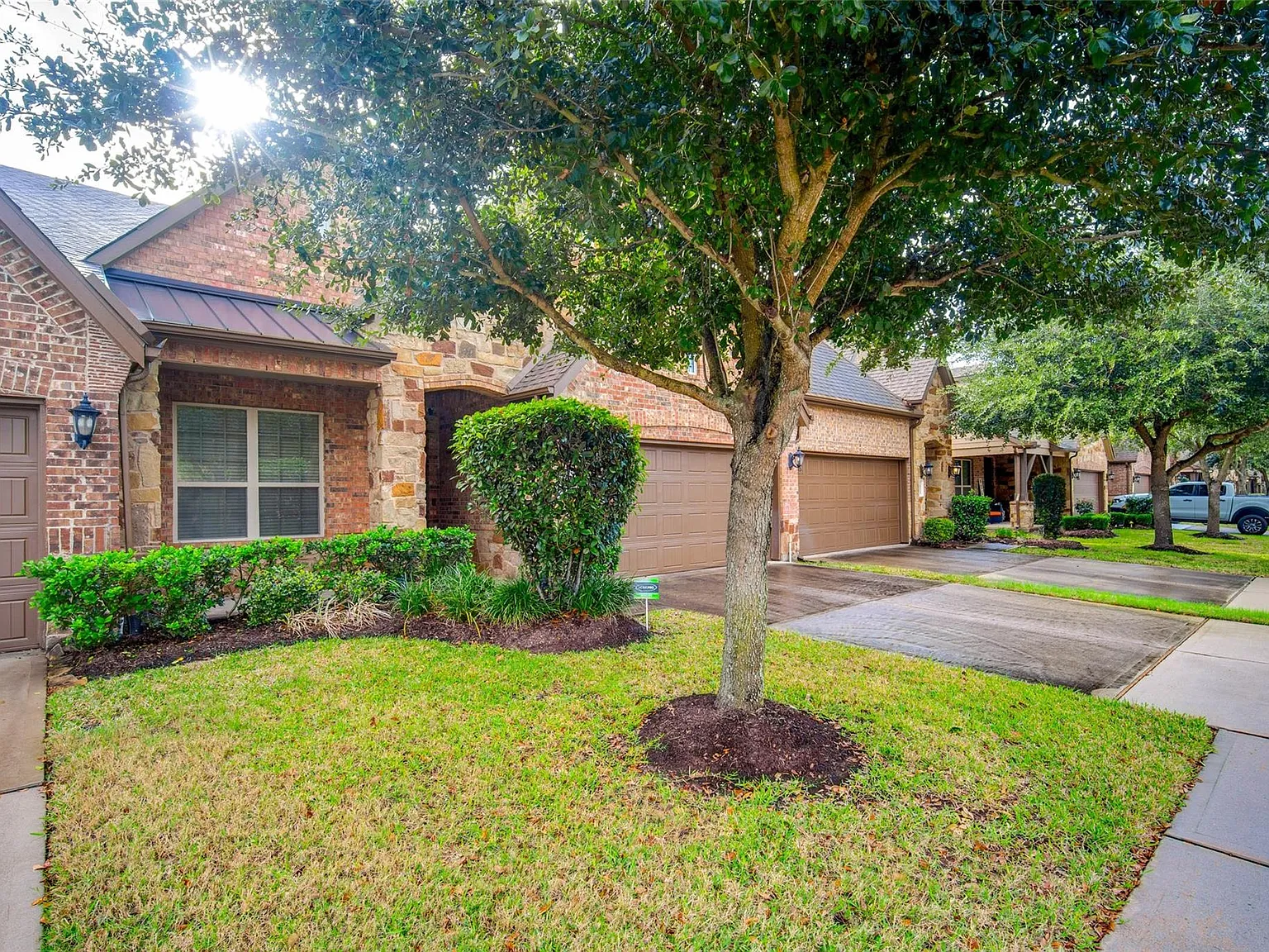 3 bed, 6.0 bath, 2881 sqft, $3,200 — Photo 3