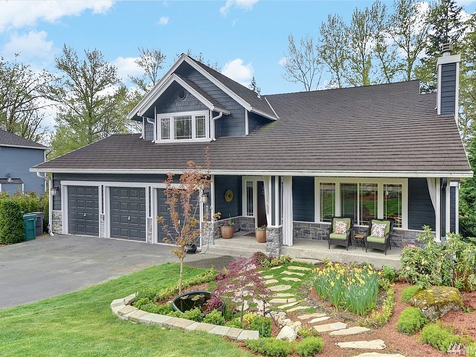 This gorgeous home is located in Canyon Creek, one of the few neighborhoods where the homes are unique, built by local builders and sited on large lots. Lake Washington Schools!