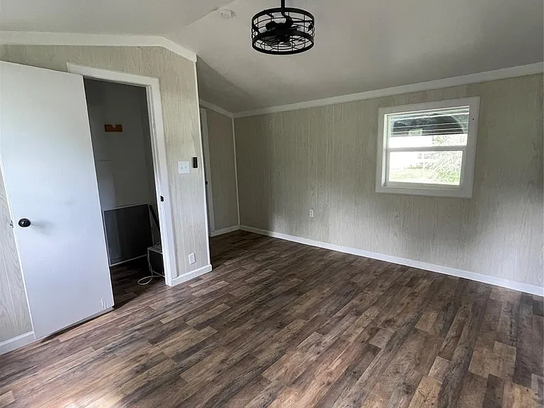 433 Capricorn Dr — Photo 8