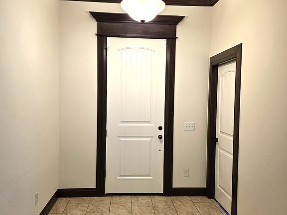 4th image of 901 N Barn Hill Way