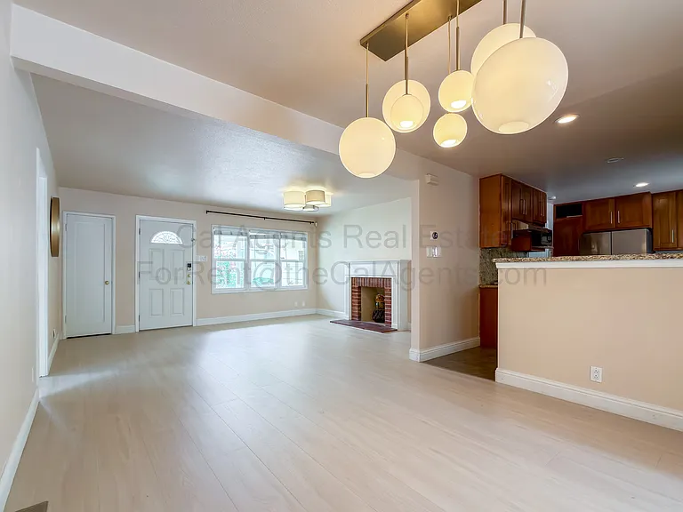 23940 Carmelita Dr — Photo 2