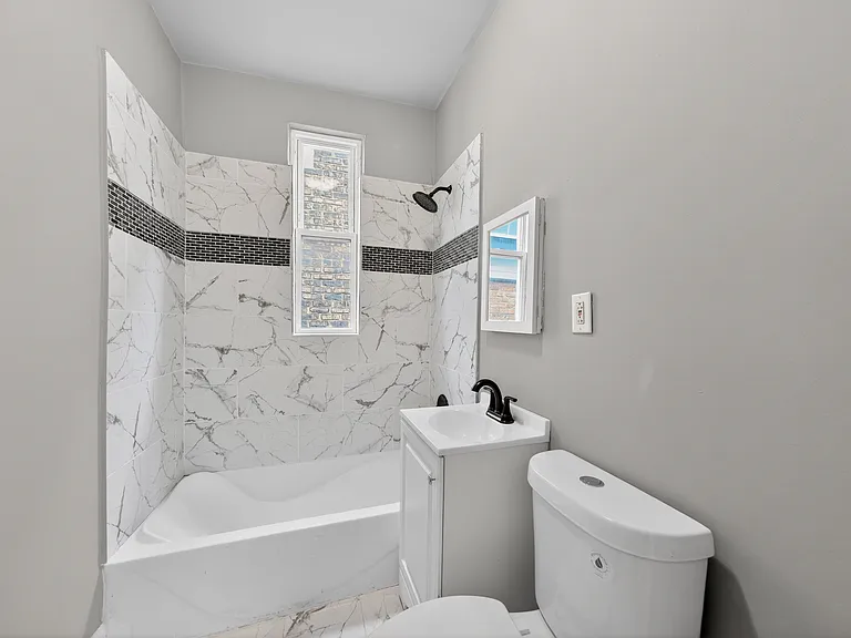 8428 S Escanaba Ave #2 — Photo 10