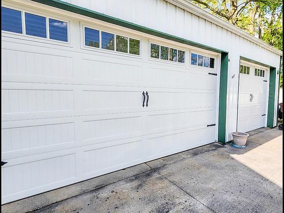 3rd image of 14039 Oakwood Ave
