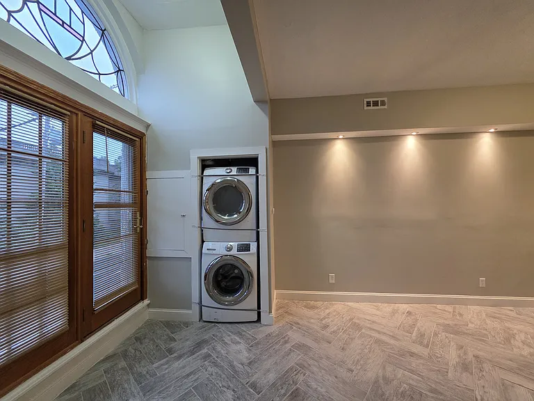 75 Whitney Ave #2A — Photo 4