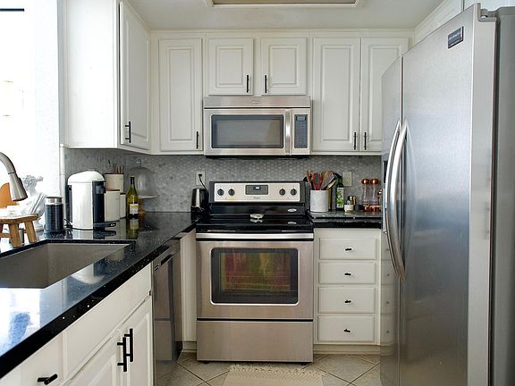 4th image of 2150 Camino De La Reina Unit 304