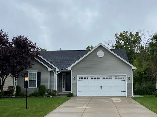 7042 Lakeside Dr, Niagara Falls, NY 14304