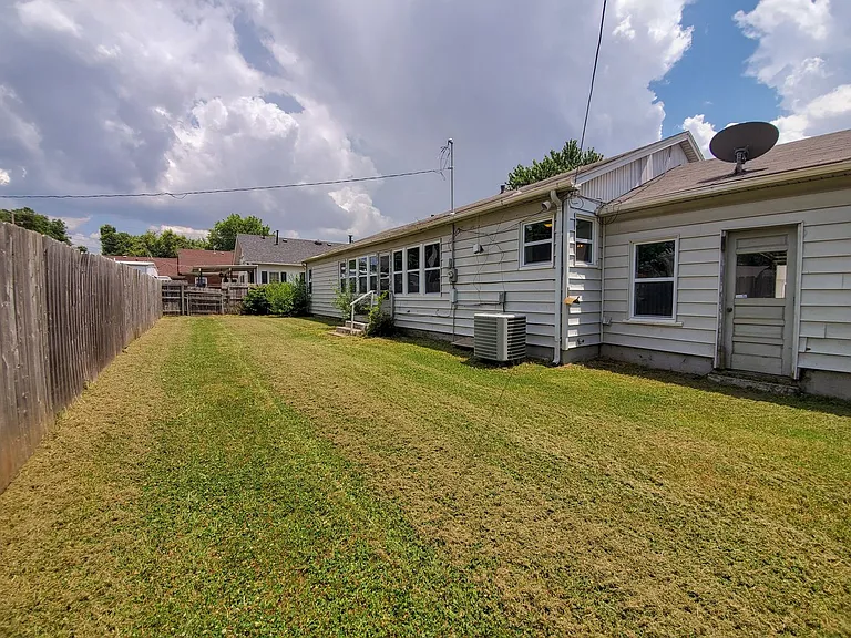 118 W Franklin St — Photo 21