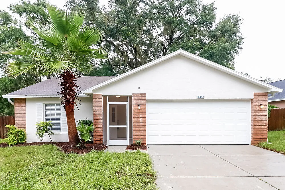 3 bed, 2.0 bath, 1318 sqft, $2,110 — Photo 1