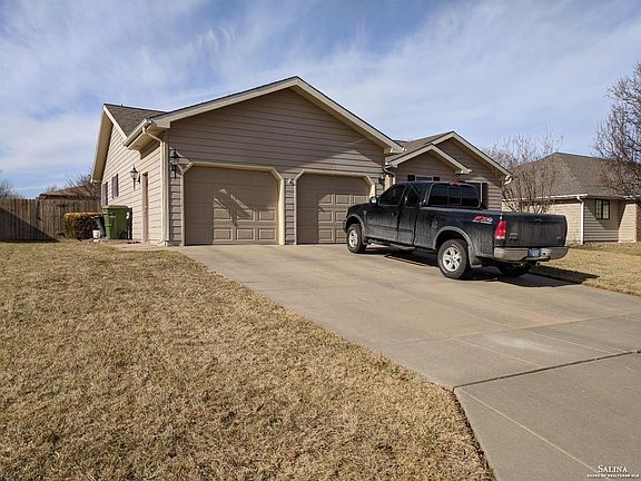 3rd image of 118 S Skyline Dr