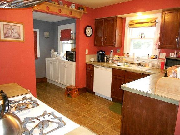 4th image of 78 Brookwood Way S