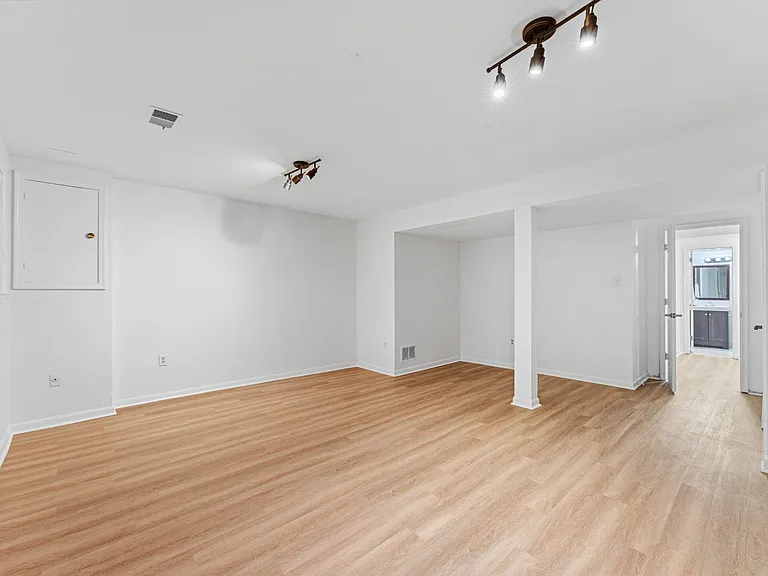 7428 Chummley Ct — Photo 26