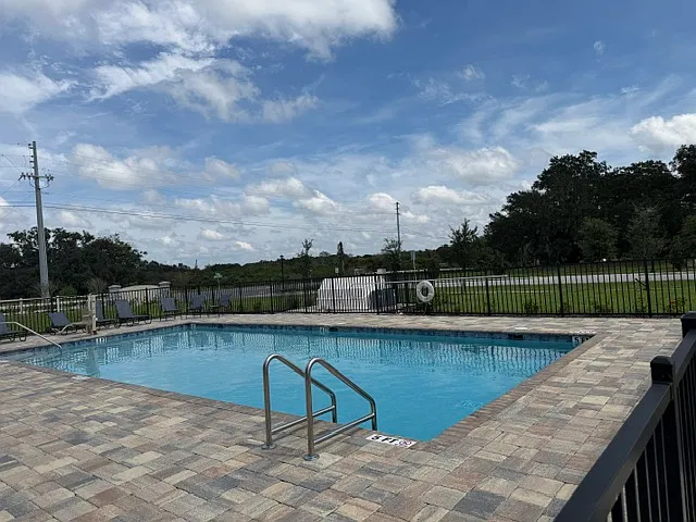 3 bed, 2.5 bath, 1694 sqft, $2,000 — Photo 4