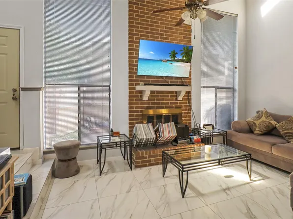 13798 Hollowgreen Dr #305, Houston, TX 77082