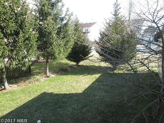4th image of 901 Bergen Ln