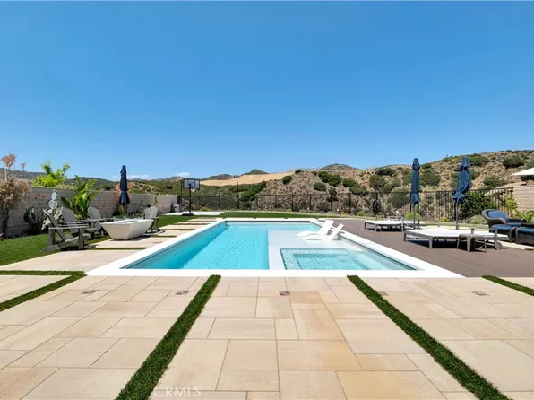 21611 Canyon Cv, Chatsworth, CA 91311