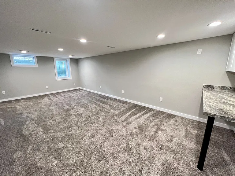2539 Howard Ave — Photo 18