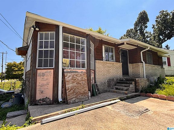 2nd image of 713 Spring St