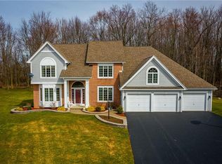 33 Silverknoll Dr, Rochester, NY 14624