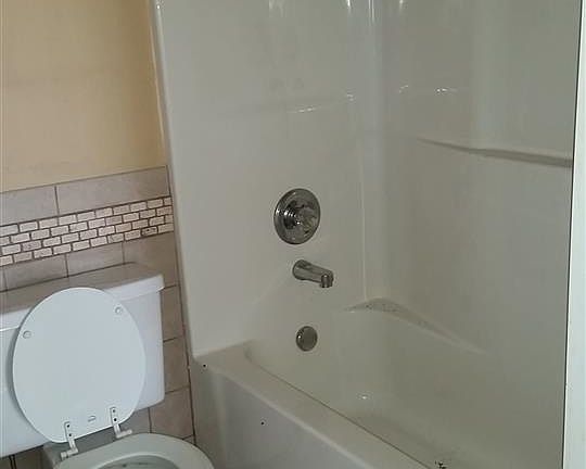 3rd image of 2711 W Gadsden St