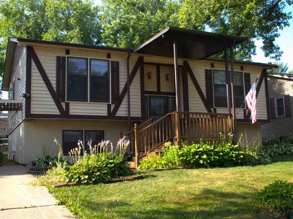 212 Northside Dr, West Branch, IA 52358