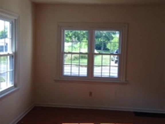 4th image of 209 W State St