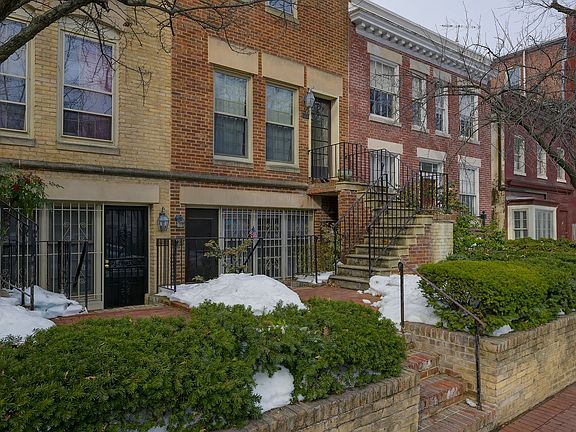 2nd image of 226 3rd St NE Unit A