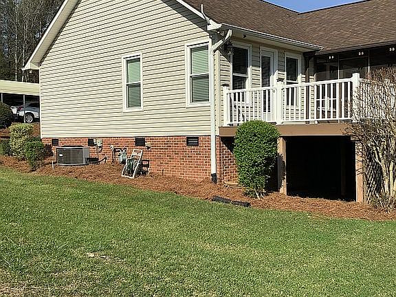 4th image of 1053 Ridgewood Dr