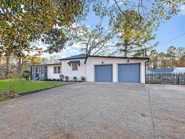 14090 Cogburn Rd — Photo 1