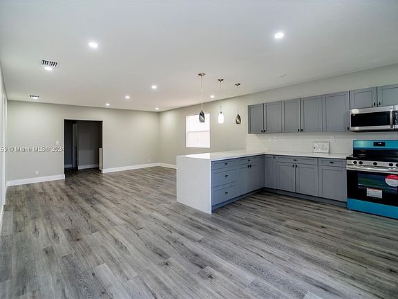 5th image of 1333 NE 39th St