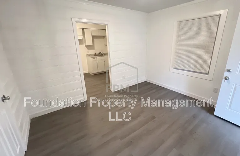 2773 Waverly Ave — Photo 5