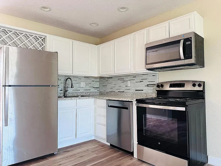 150 Church Rd #11 — Photo 3