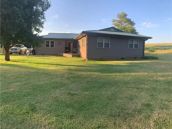 6082 County Road 1210 Rd, Hydro, OK 73048