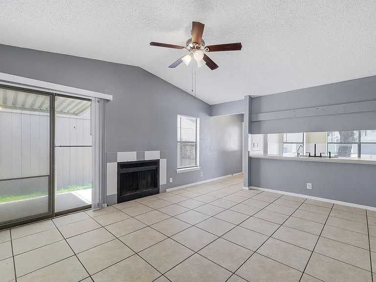6210 Valley Queen — Photo 4