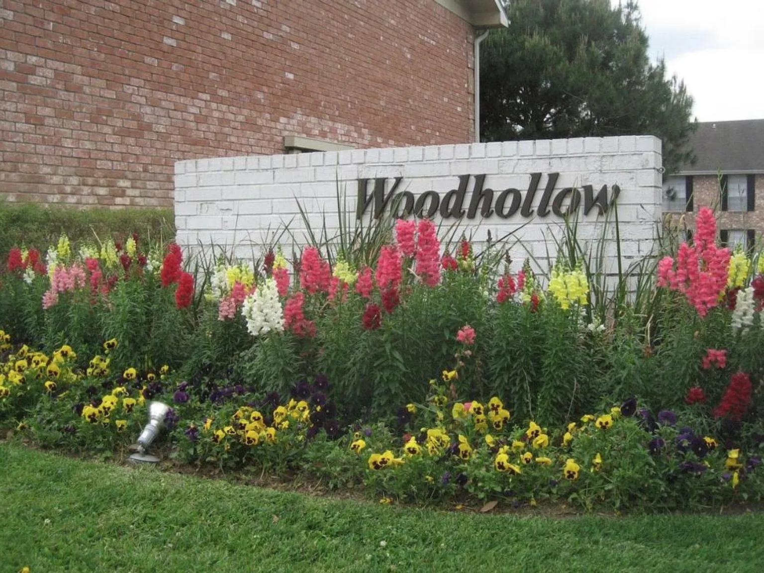 Woodhollow Apartments — Photo 1