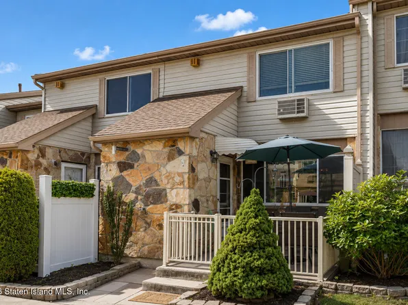 11 Lynn Ct, Staten Island, NY 10314