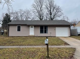 908 Fairoaks Dr, Champaign, IL 61821