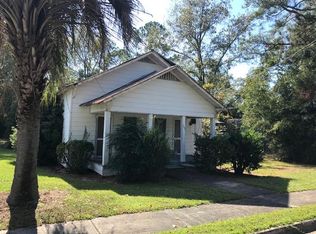 407 Bolton St, Glennville, GA 30427