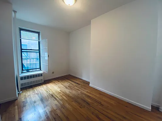 Rented by Bond New York | media 5