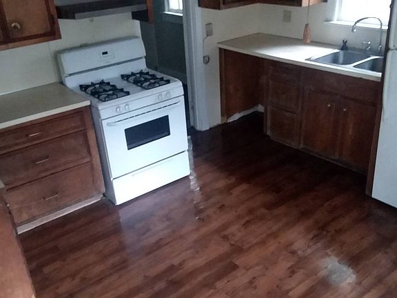 3rd image of 4010A Spurgeon Dr