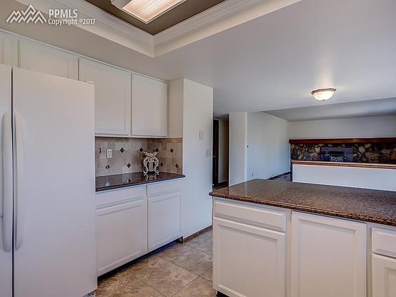 3rd image of 3005 Maroon Bells Ave